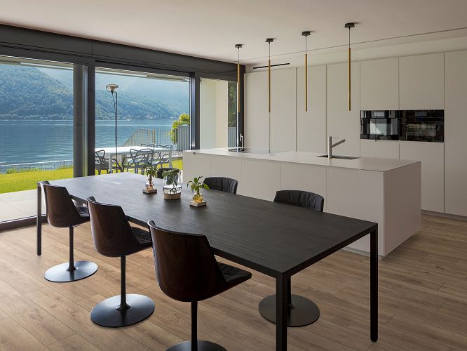 Wprowadź do swojego domu naturalny klimat dzięki panelowi podłogowemu Dąb Hillside k327 - nowoczesny design w harmonii z tradycją